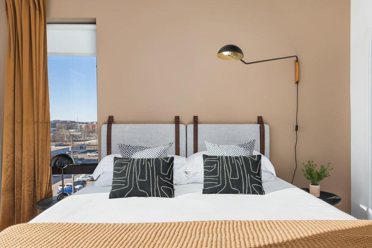 Penthouse With Patio Walk To Downtown 3 Bedrooms 5 Beds Nashville Exterior photo