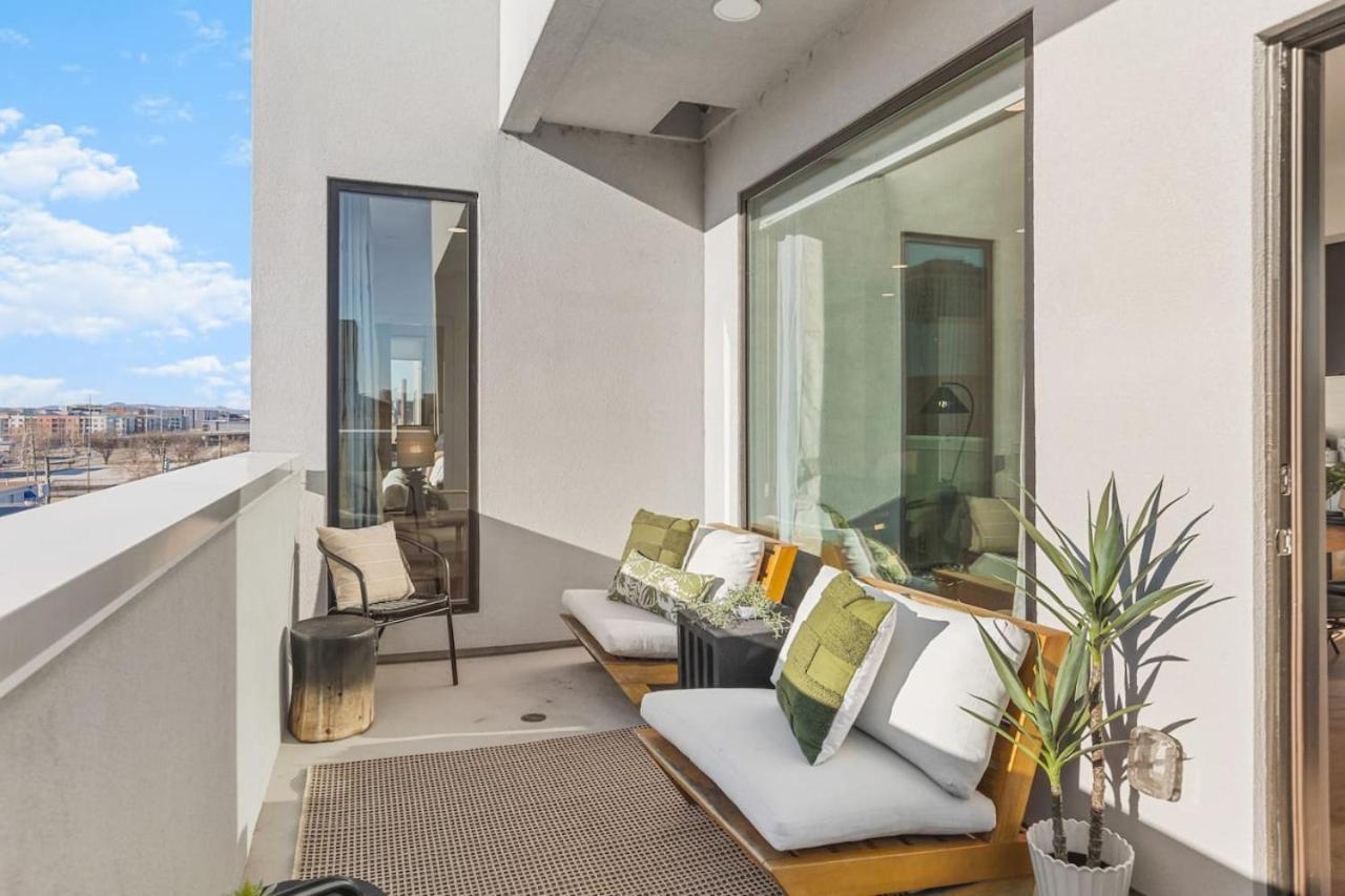 Penthouse With Patio Walk To Downtown 3 Bedrooms 5 Beds Nashville Exterior photo